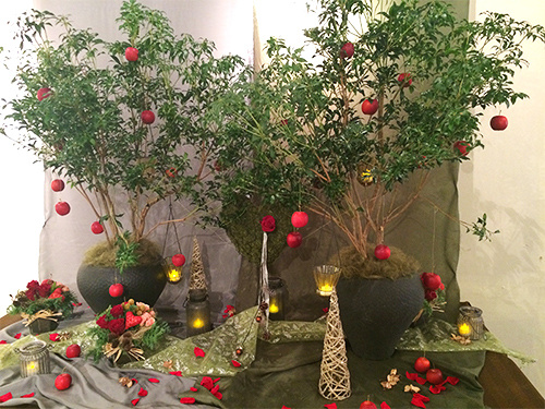 リンゴやキャンドルで彩られた世界